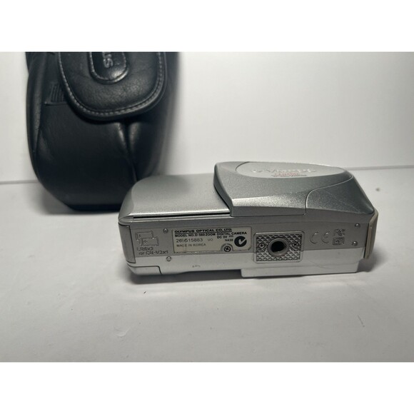 Olympus Camedia D-560 Zoom 3.2MP Digital Camera - Silver - Tested & Working - Picture 4 of 8